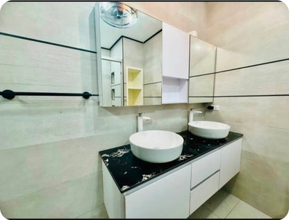 Chic Stay @ the Genesis